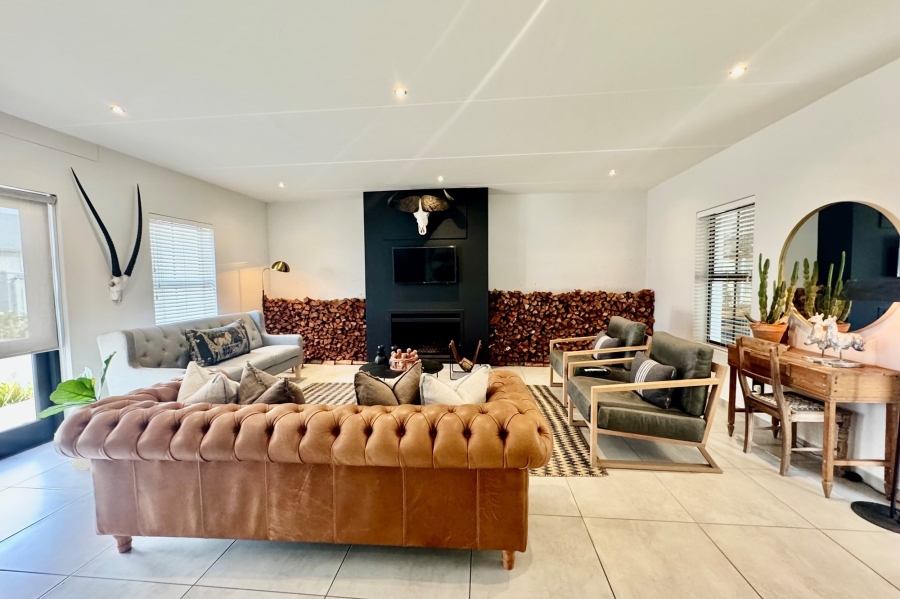 To Let 3 Bedroom Property for Rent in Graanendal Western Cape